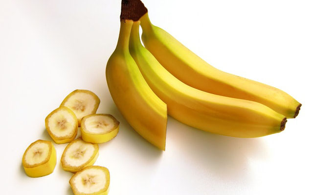 You Will Never Throw Away a Banana Peel Again After You Show This